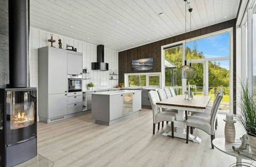 Indre Fosen House | Luxurious seaside cabin in scenic Råkvåg