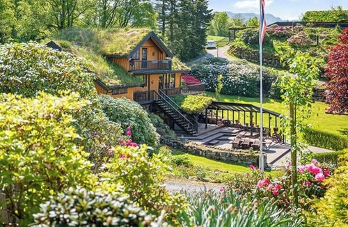 Gjesdal House | Cottage with rhododendron garden near Ålgård