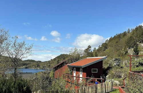 Sør-audnedal House | Garden cottage with shared dock near Mandal