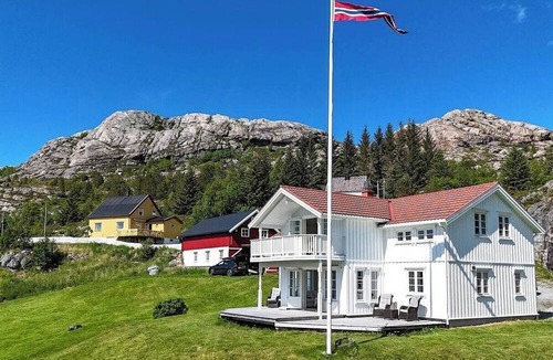Osen House | Coastal cabin with panoramic views in Høvikstranda