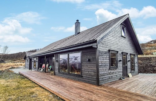 Borgund House | Stunning home in Borgund with sauna