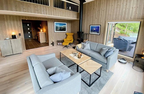 Dalsbygda House | Modern cabin with view over Eidsvatnet