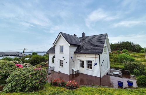 Oygarden House | 4 bedroom beautiful home in Rong
