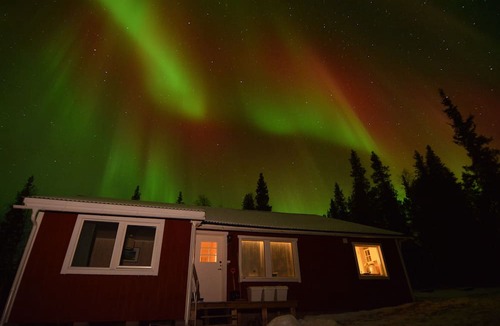 Skaulo Cabin | Lakeside cottage with magnificent views, in the middle of nature, and chance of northern lights.