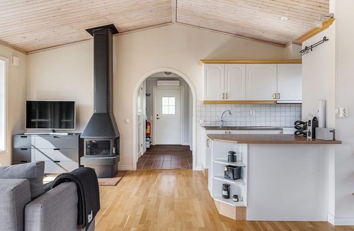 Uppsala O Ski Chalet | Beautiful house next to Burvik Golf of a high standard with a lake view | SE13010