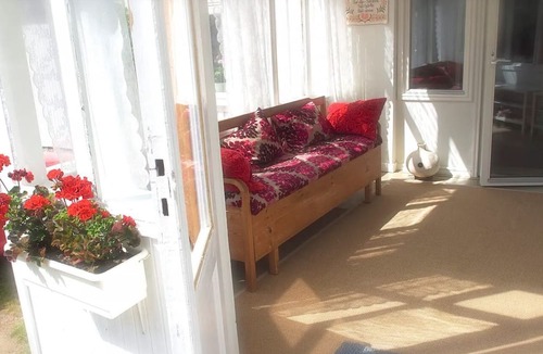Arjang Villa | Large, child-friendly villa by the beach. WIFI.