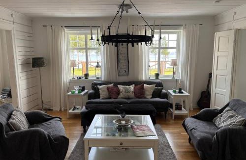 Kullsbjorken Villa | Lakeside Villa with Sauna & Hot Tub