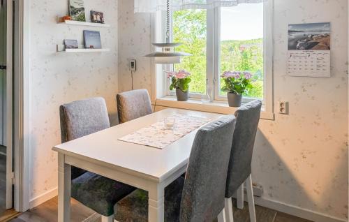 Munkedal House | Awesome Home In Munkedal With Wifi