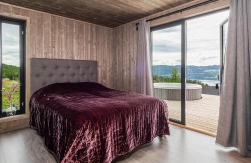 Hurdal Municipality House | Mjøsli Panorama · Jacuzzi & Badstu · Mjøsa-utsikt · 30 min OSL