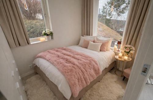 Saltsjo Boo Villa | New Elegant Retreat Top Lake Sea View near Sthlm C