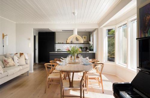 Kvernevick Villa | Exclusive House Rental During ONS, Prime Location, Just 6 Minutes by Bus to the ONS Exhibition, with Stunning Views