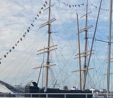 Centrum Boat Rental | Unique houseboat with large rooftop terrace in central Gothenburg