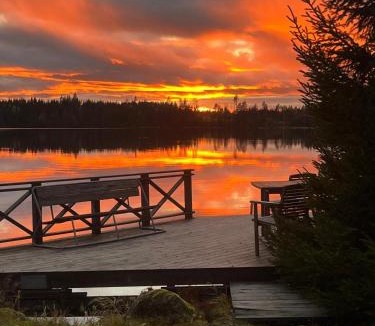 Sunnansjo Villa | Secluded lakeside villa - sauna, ski, boat, 20 guests