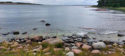 Hammarland Villa | Lillstugan på Östergårds-A cottage in historic environment on Äppelö island