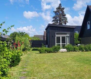 Oster House | Cozy tiny house with private patio, Malmö