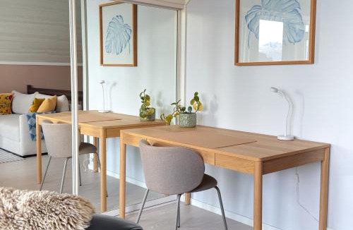 Vestvagøy House | Modern seafront cabin with sauna 8 mins to Leknes