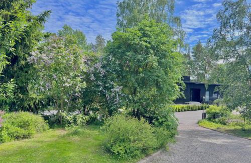Saltsjo Boo Apartment | Modern Seaside Guesthouse with Archipelago Views