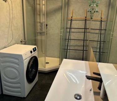 Vestre Jakobselv Apartment | Apartment in Jakobselv with EV charger and sauna