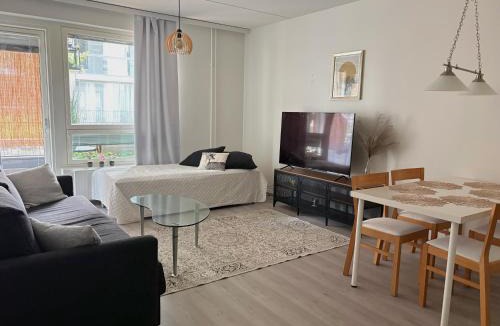 Pasila Apartment | Modern Home Away for 5
