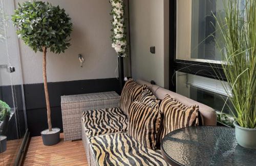 Pasila Apartment | Modern Home Away for 5