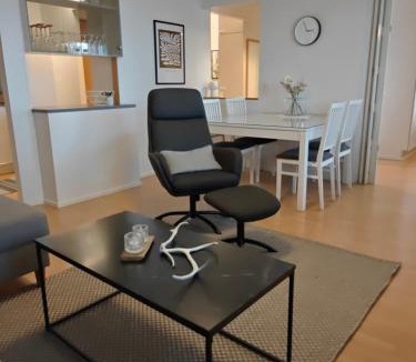 Ylivieska Apartment | Huoneisto erinomaisella sijainnilla, Rautatiekatu 13 Ylivieska