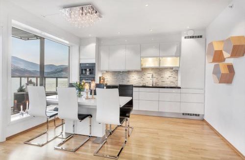 Tromso Apartment | ARCTIC PANORAMA - Panoramic sea & mountain view