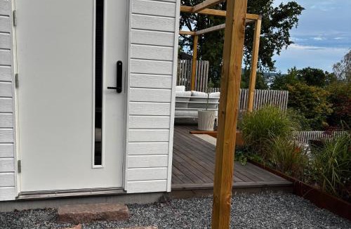 Huskvarna Villa | Studio VillaSjövik med utsikt över sjön Vättern , 5 minuter till Elmia!