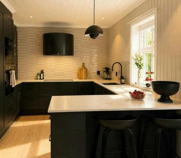 Solvorn House | Historic house by the fjord in Solvorn