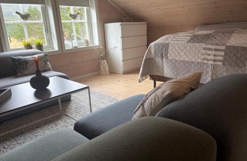 Odda House | Unique lovely holidayhome, BBQ, quiet nature close to Trolltunga
