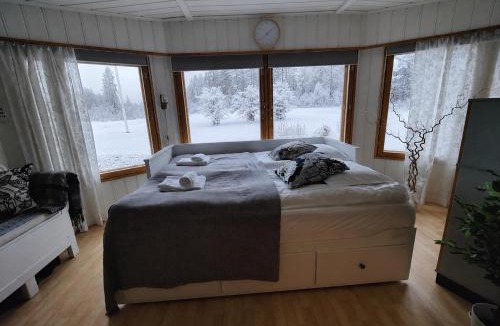 Rovaniemi Ski Chalet | Rentola Lapland - Private and cozy beach cottage - Northern Lights - Sauna