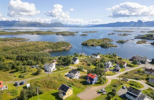 Klakksjorda House | Arctic Retreat, Whales, Northern Lights & Lofoten