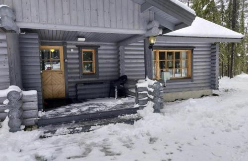 Rukatunturi House | Mäntyruka B4 - Rustic Log Apt for 6 in Ruka