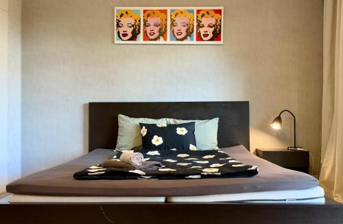 Ostavall Apartment | Bungalow med öppen spis Takdusch badkar och high speed wifi