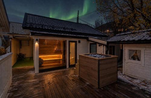 Tromso Apartment | Arctic Playcation - With Sauna, Ice Bath & Grill
