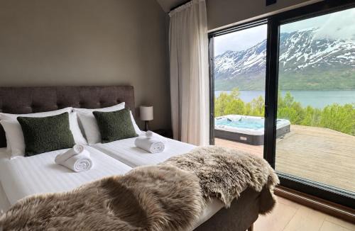 Nordreisa Villa | LyNora Lodge - A private fjord retreat