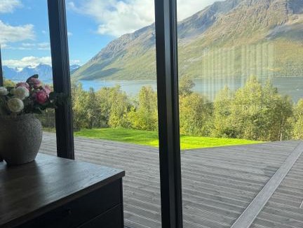 Nordreisa Villa | LyNora Lodge - A private fjord retreat