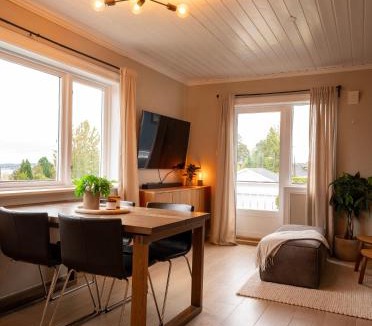 Tonsberg Apartment | Koselig leilighet med peis og utsikt
