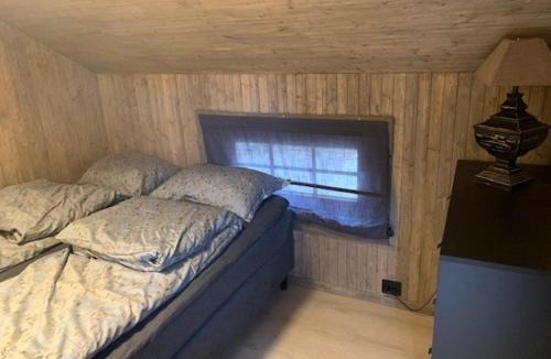 Dun House | Kveldsro by the Lake Jacuzzi and Sauna
