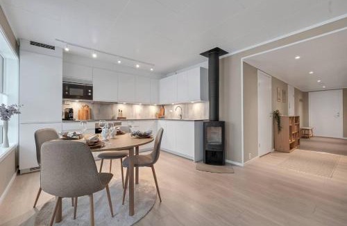 Tromsdalen Apartment | Modern 3-bedroom with private balcony and parking