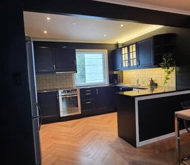 Leirvik Apartment | Cozy apartment with short distance to Aker and the city center