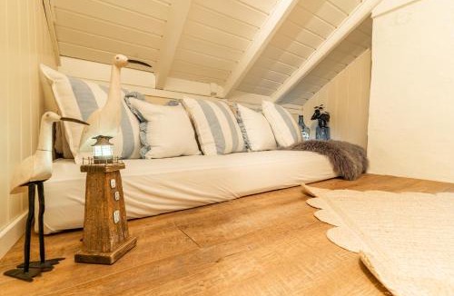 Bud Apartment | Historic Seaside Fishermans House in the Heart of Bud