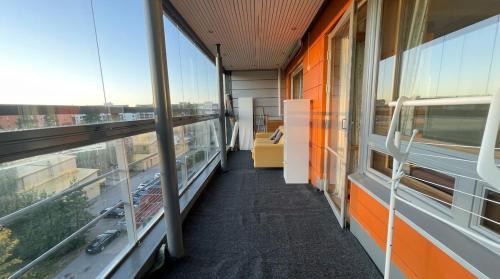 Itainen District Apartment | Modern Canal-Side Retreat - Sauna & Huge Balcony