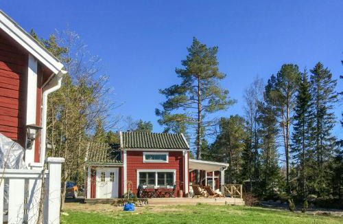 Umea Municipality House | 18Th-Century Timber House By Sea Bay Near Umeå