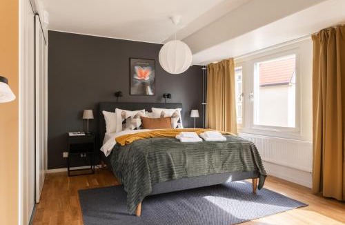 Vasteras Apartment | Guestly Homes - Central Smart Studio