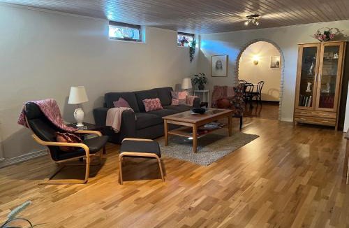 Aby Apartment | Egen lägenhet i villa - Åby centrum