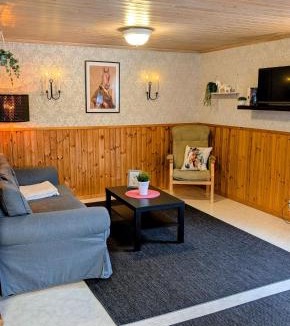 Dalskog House | Rolig häst, Kaneeling Stugby AB