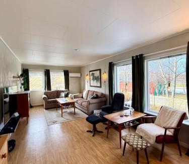 Bostad House | Cozy House by the Lake