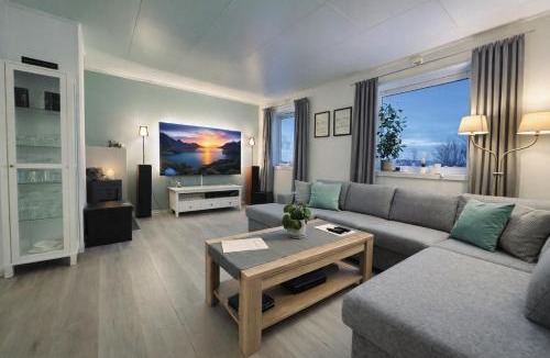 Tromso Apartment | Northern Lights Apt Midtgaard, Kvaløya Tromsø Modern 2BR, Free Parking