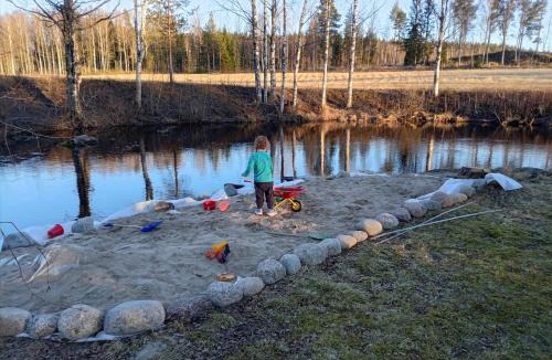 Aanekoski Ski Chalet | Riverside Cottage Äänekoski Sauna Hot Tub Northern Lights
