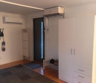 Tibro House | Stuga med spabad närhet till sjön Örlen